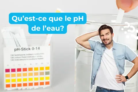 Un homme perplexe observe des bandelettes de test de pH pour l'eau. Le pH de l'eau potable est-il important ?