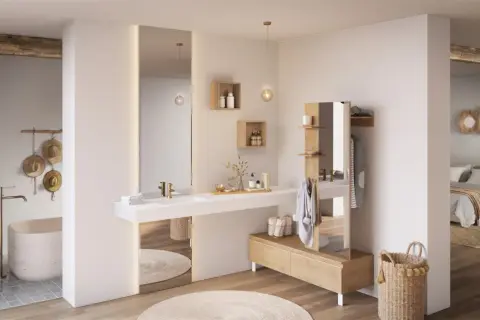 Élégante salle de bain parentale avec baignoire, double vasque, rangements en bois et vue sur la chambre.