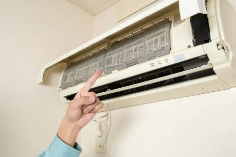 Maintenant, je comprends pourquoi ma clim Daikin s'arrête toute seule : les filtres sont encrassés.