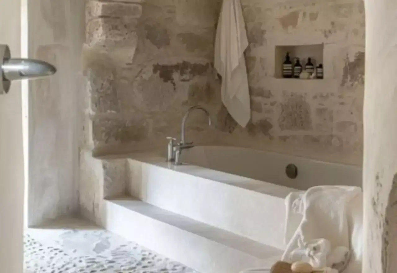 Salle de bain méditerranéenne - Évitez les clichés, réussissez le style